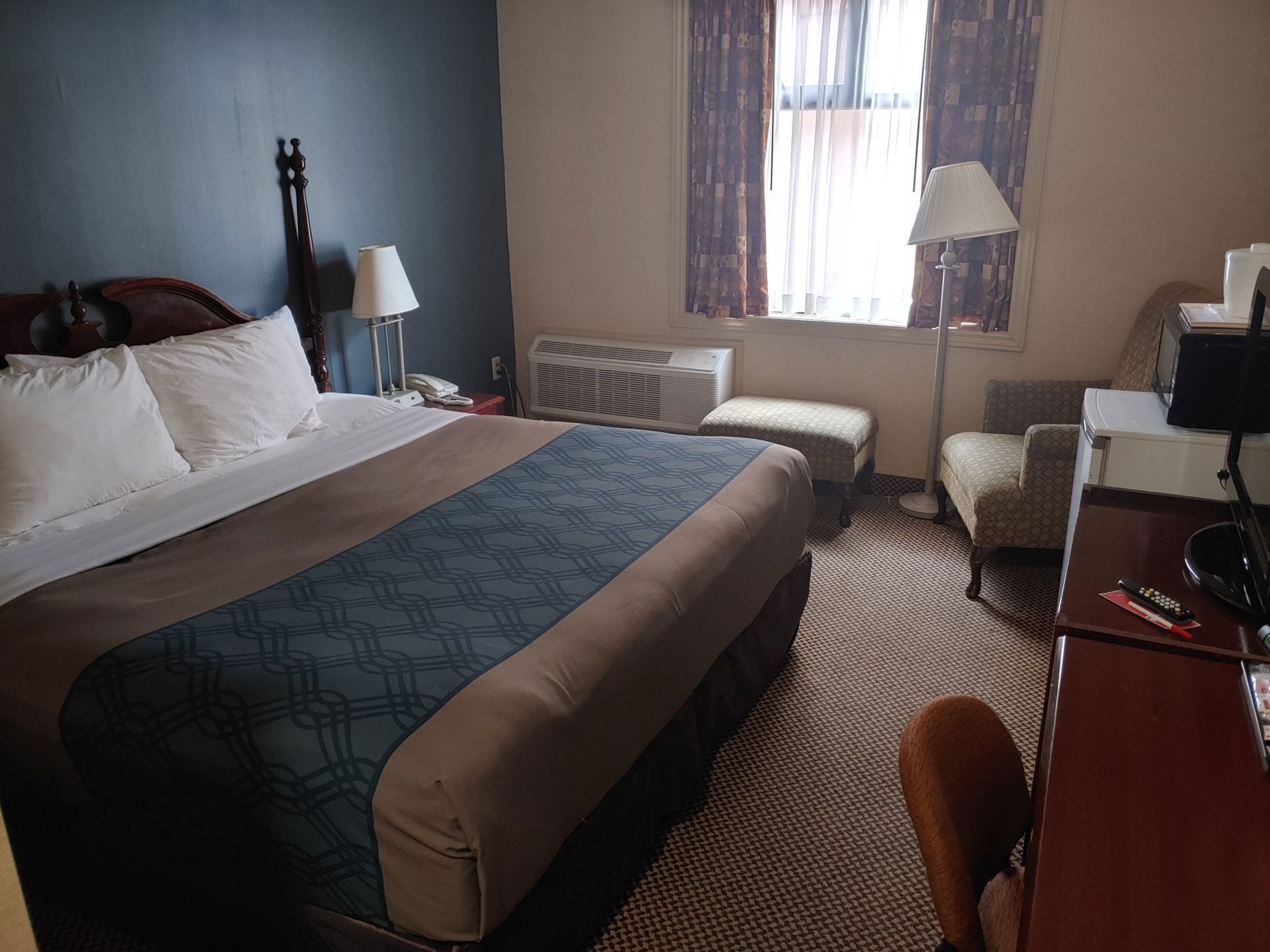 Desk, iron/ironing board, free WiFi, bed sheets