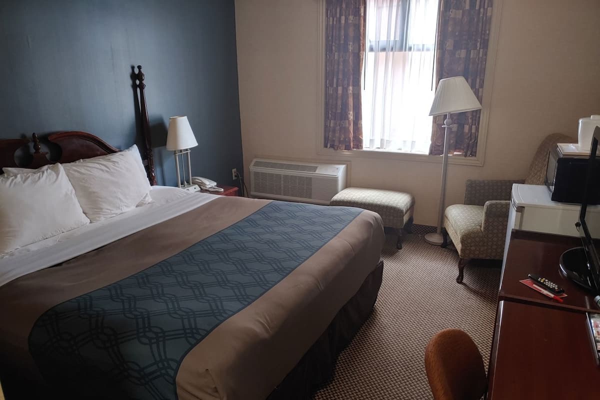 Desk, iron/ironing board, free WiFi, bed sheets