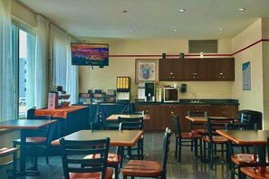 Breakfast area - Econo Lodge City Centre (Kingston)