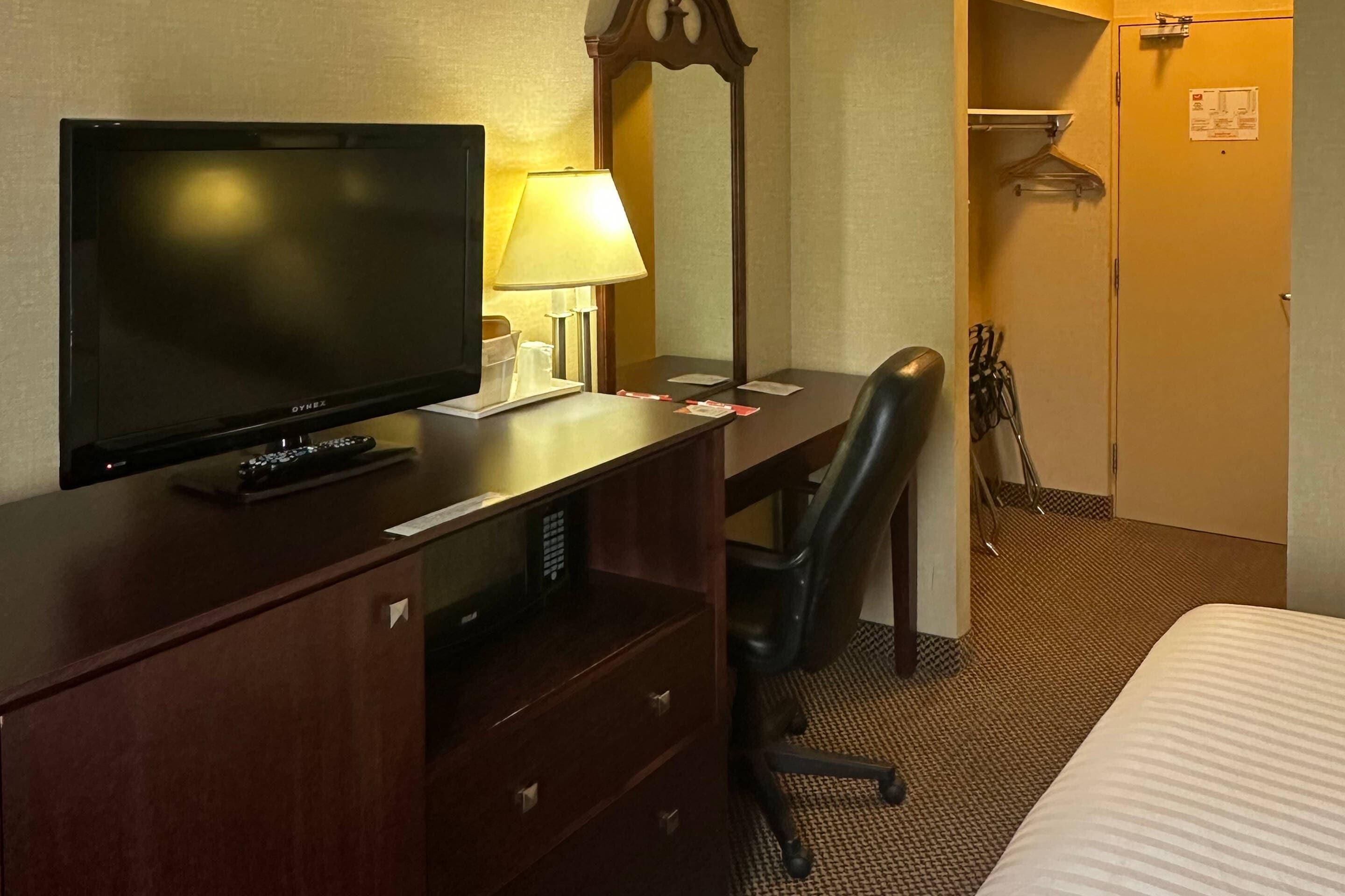 Escritorio, tabla de planchar con plancha, cunas gratuitas y wifi 