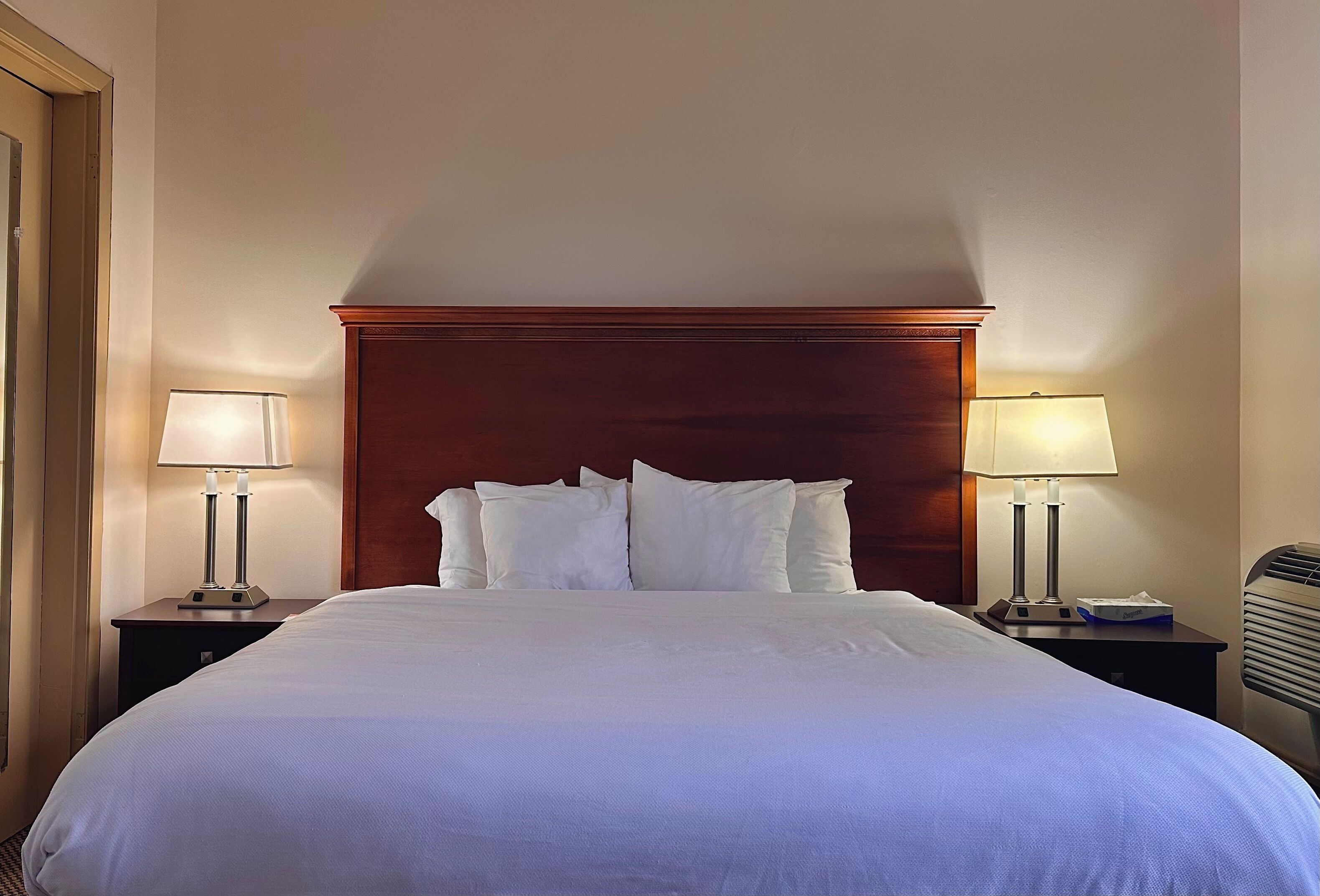 Suite, 1 cama de matrimonio grande, no fumadores | Escritorio, tabla de planchar con plancha, wifi gratis y ropa de cama