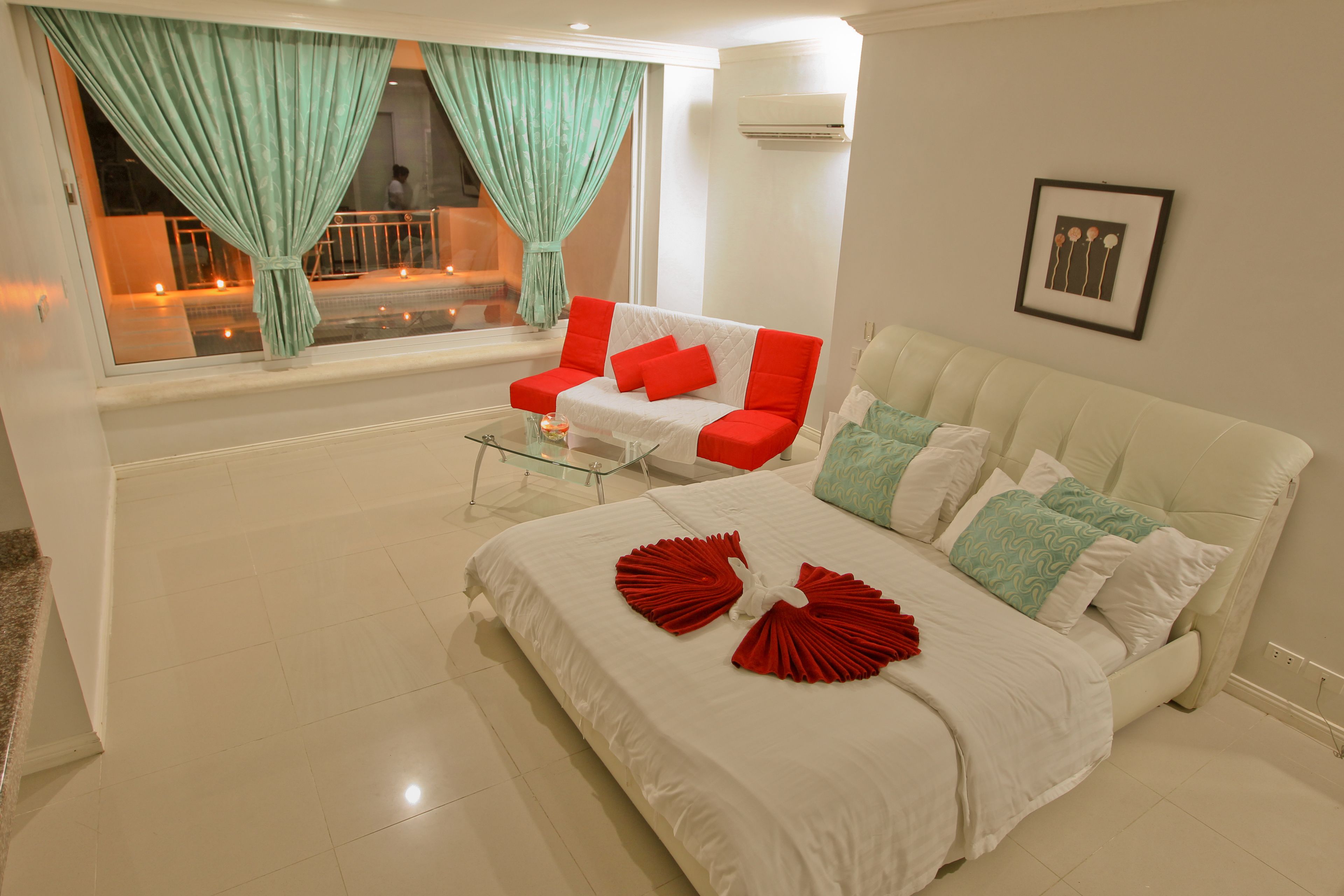 Honeymoon Suite, 1 King Bed with Sofa bed | Minibar, in-room safe, cribs/infant beds, rollaway beds