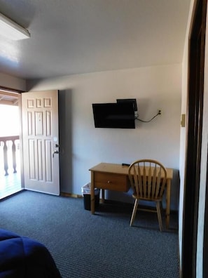 1 bedroom, pillow-top beds, desk, iron/ironing board