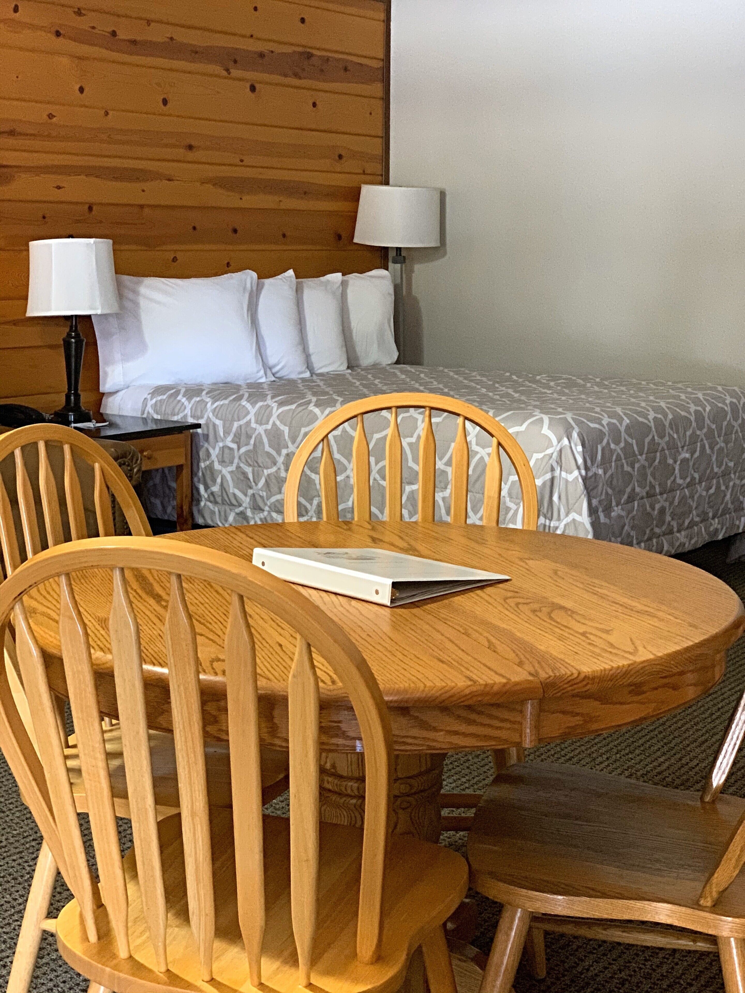 Family Studio Suite | Desk, iron/ironing board, free WiFi, bed sheets
