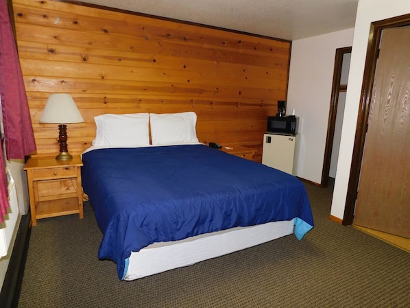 1 bedroom, pillow-top beds, desk, iron/ironing board