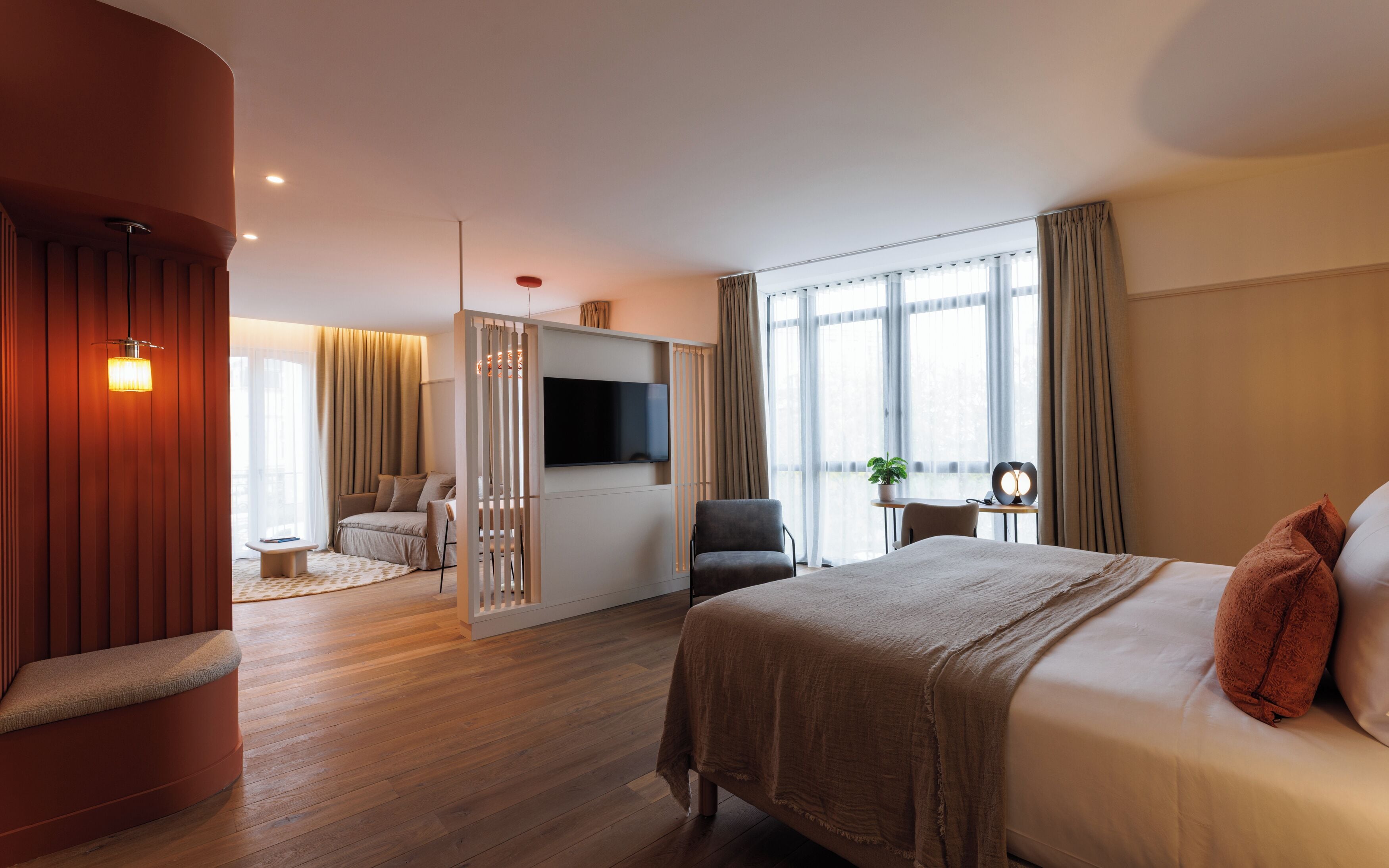 Premium bedding, in-room safe, desk, laptop workspace