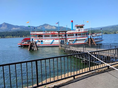 Boating. Columbia Gorge Inn