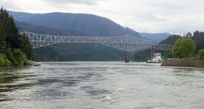 Columbia Gorge Inn