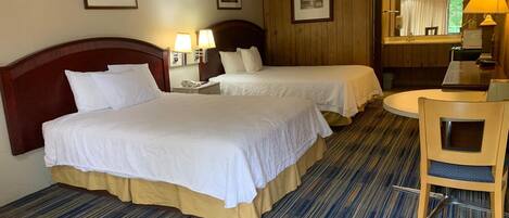 Deluxe-Zimmer, 2 Queen-Betten, Nichtraucher | Schallisolierte Zimmer, Bügeleisen/Bügelbrett, kostenloses WLAN
