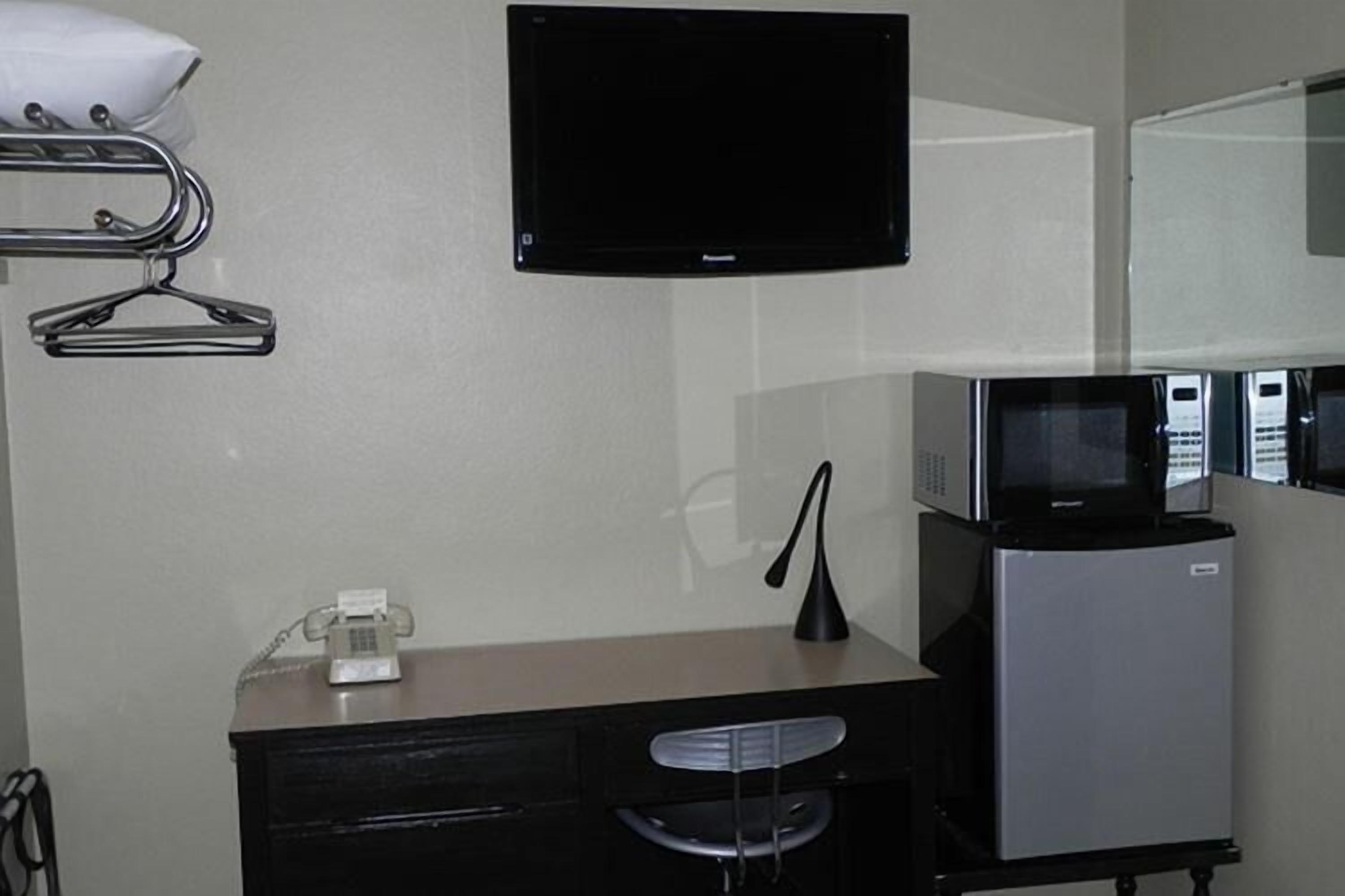 ห้องเก็บเสียง, เตารีด/โต๊ะรีดผ้า, Wi-Fi ฟรี, ผ้าปูที่นอน