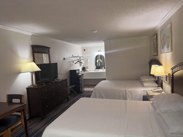 Deluxe Room, 2 Queen Beds, Non Smoking | Soundproofing, iron/ironing board, WiFi (free), alarm clocks - Wagner Inn (Eureka Springs)