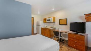 Standard Studio, 1 Double Bed, Non Smoking, Refrigerator & Microwave | Desk, laptop workspace, iron/ironing board, free WiFi