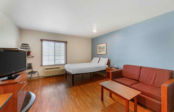 Desk, laptop workspace, iron/ironing board, free WiFi