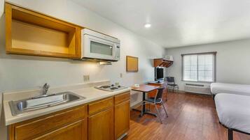 Desk, laptop workspace, iron/ironing board, free WiFi