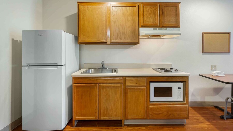 Extended Stay America Select Suites - Akron - South