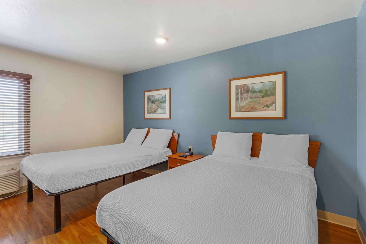 Desk, laptop workspace, iron/ironing board, free WiFi