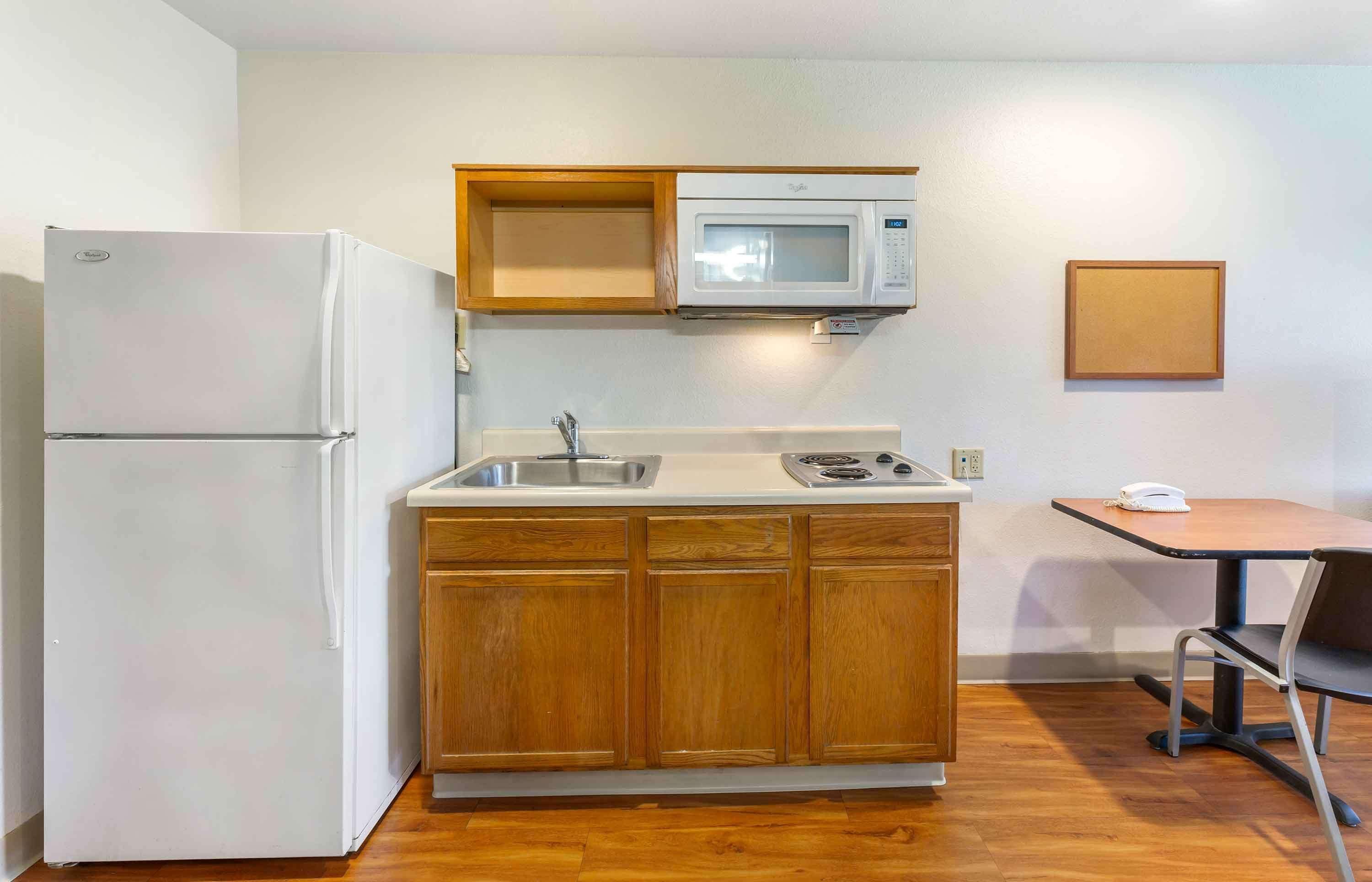 Full-size fridge, microwave, stovetop