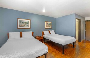 Desk, laptop workspace, iron/ironing board, free WiFi