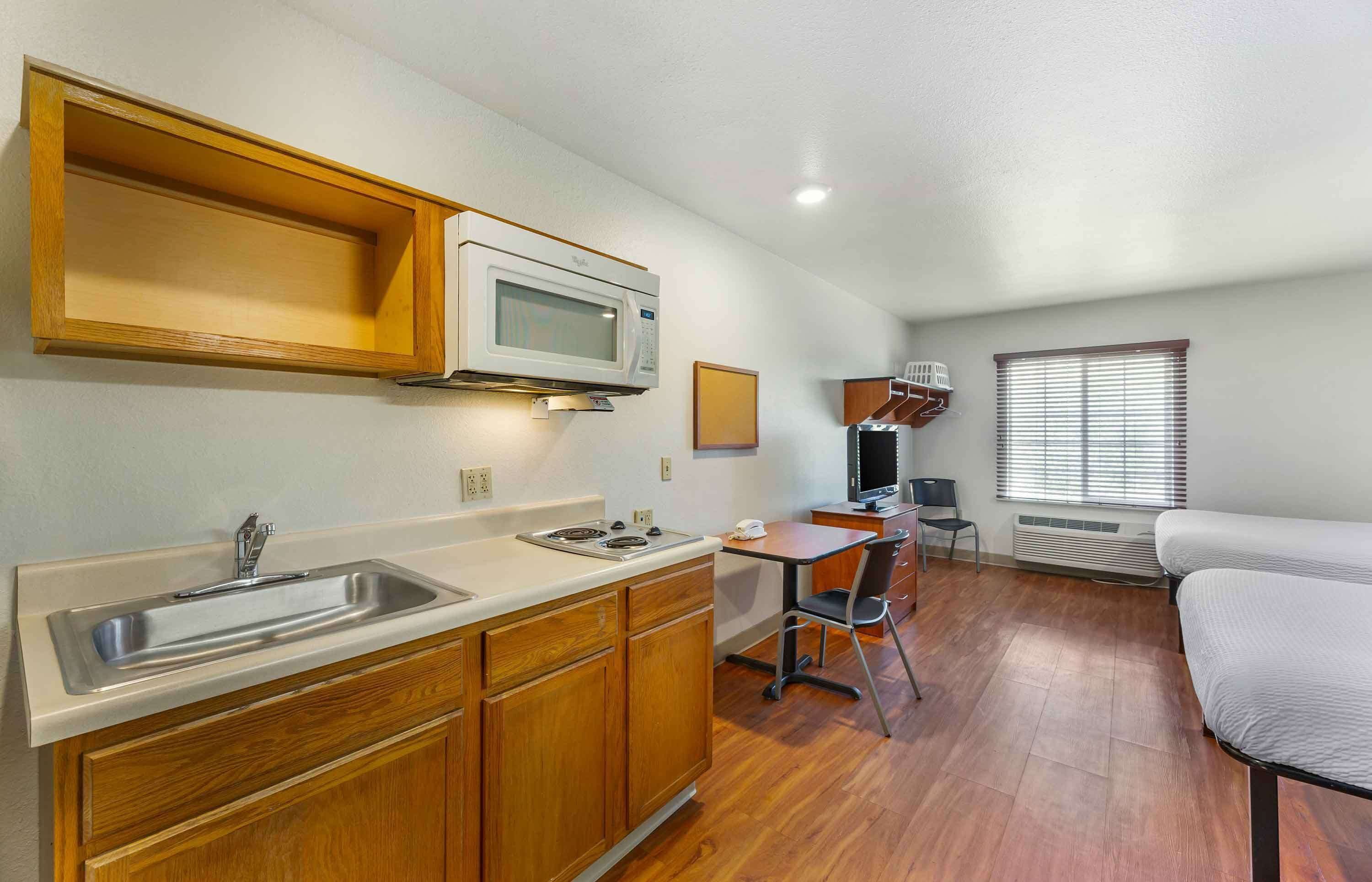 Desk, laptop workspace, iron/ironing board, free WiFi