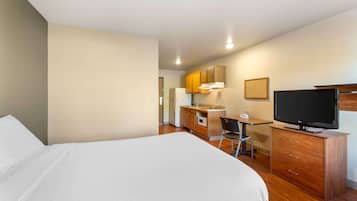 Desk, laptop workspace, iron/ironing board, free WiFi