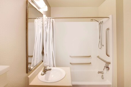 WoodSpring Suites Asheville Biltmore West - Image 4