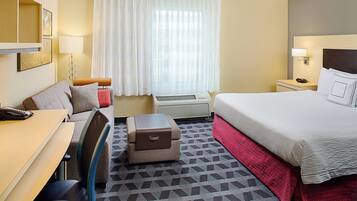 Egyptian cotton sheets, premium bedding, in-room safe, desk