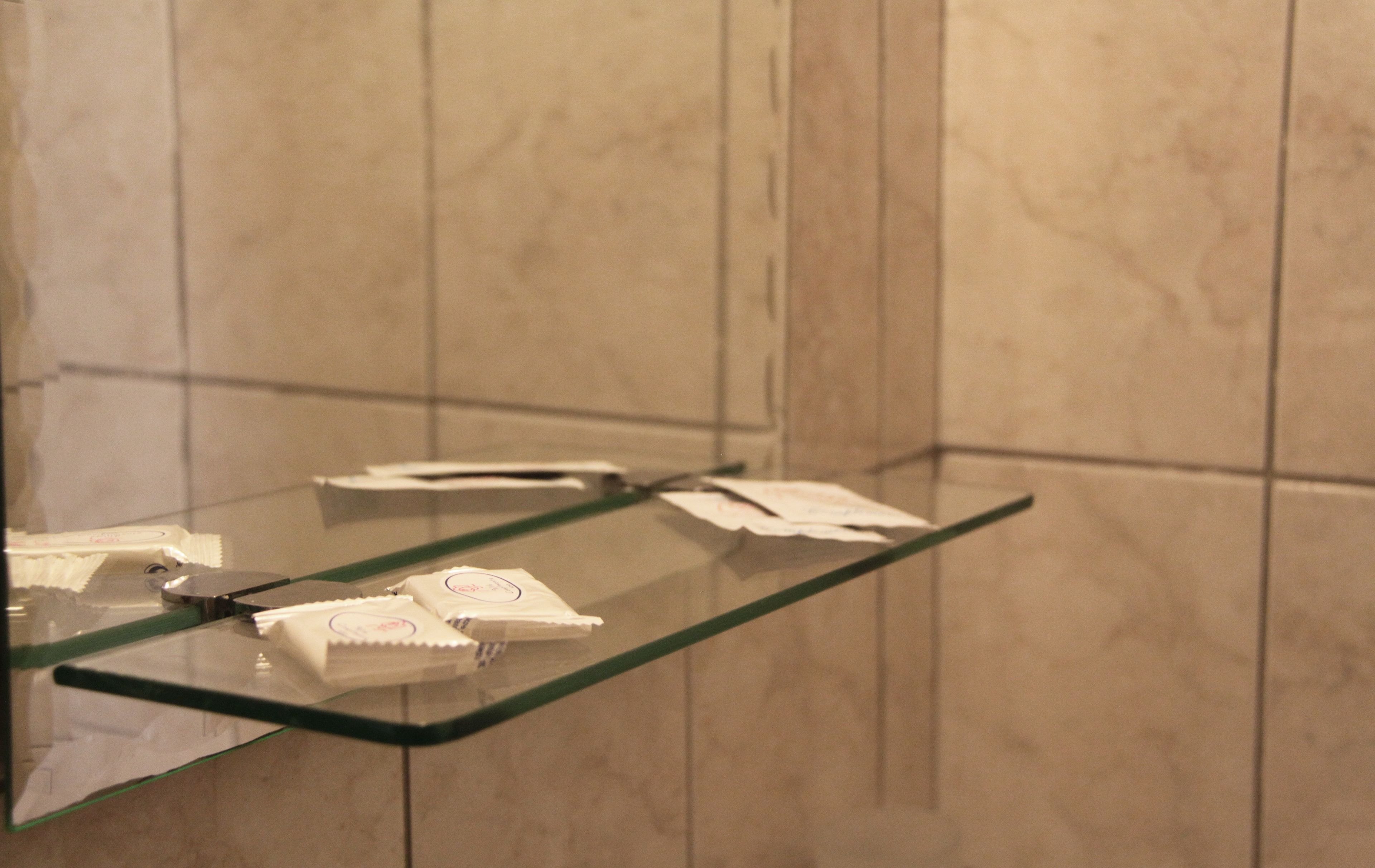 Shower, rainfall showerhead, free toiletries, hair dryer