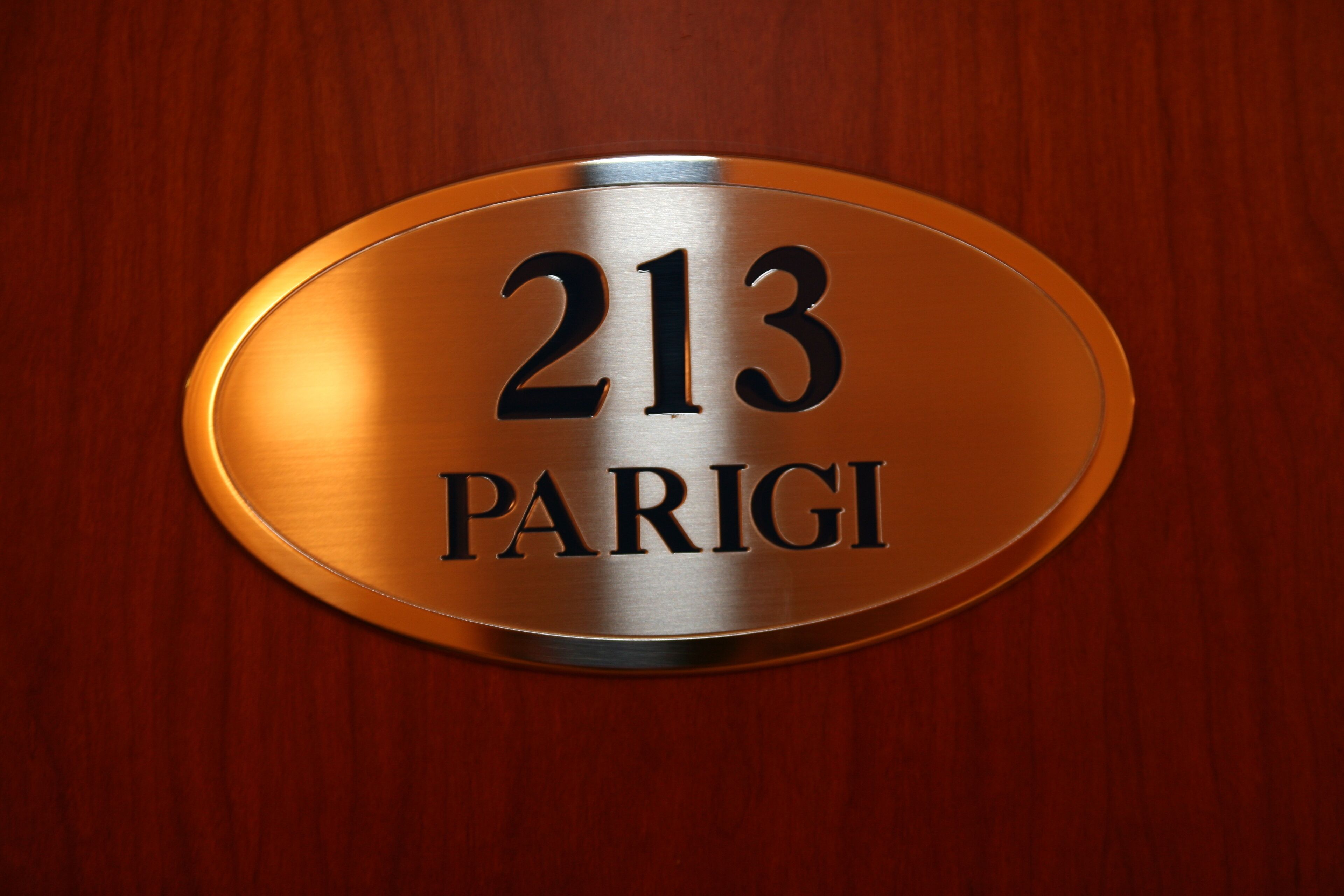 suite | minibar, in-room safe, desk, laptop workspace