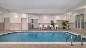 Una piscina cubierta