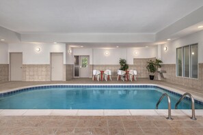 Kolam renang tertutup