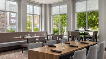 Se ofrece un desayuno a la carta todos los días (por un coste adicional)