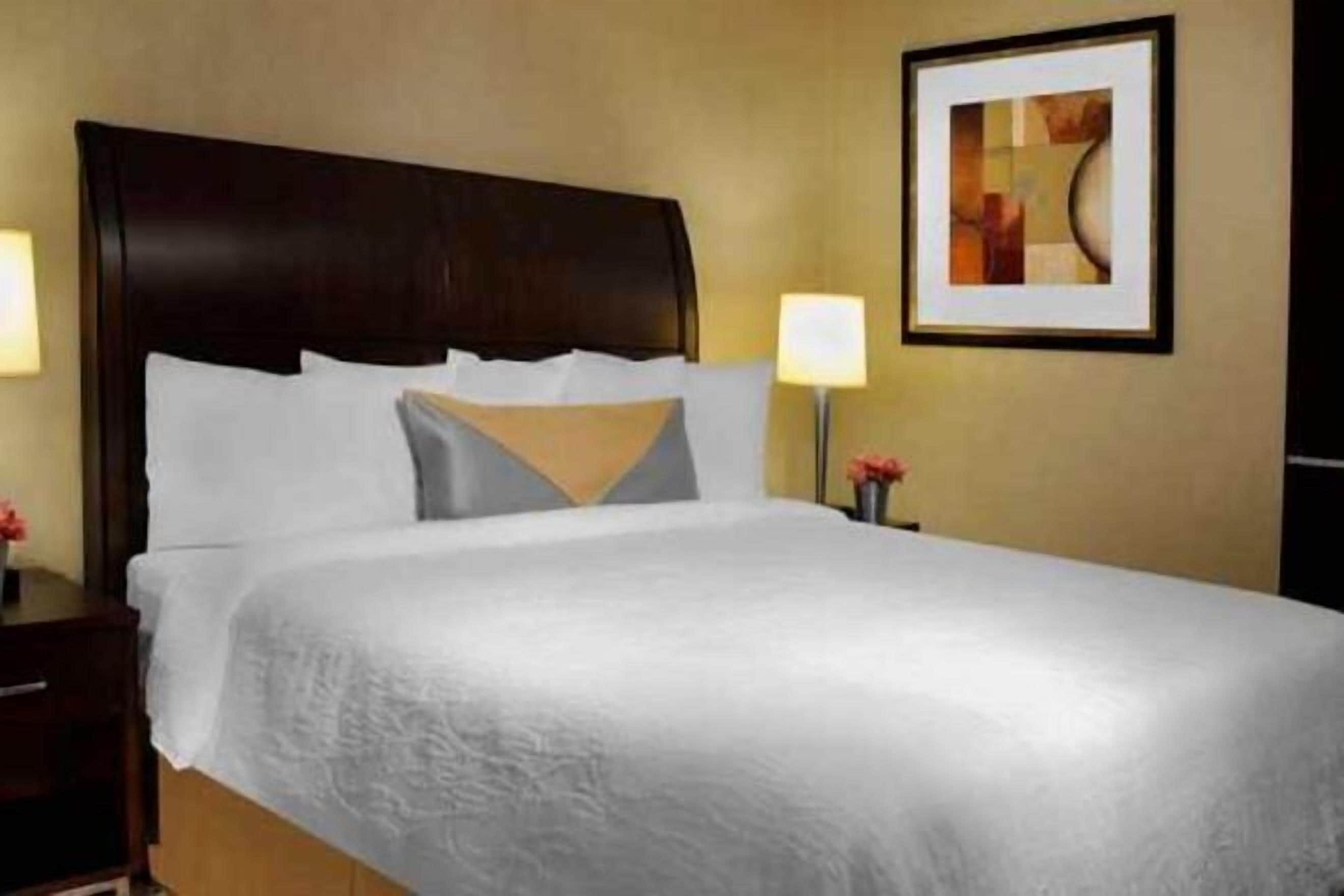 Premium bedding, down comforters, in-room safe, desk