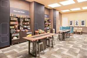 Daily continental breakfast for a fee - Hilton Garden Inn New York/West 35th Street (New York)