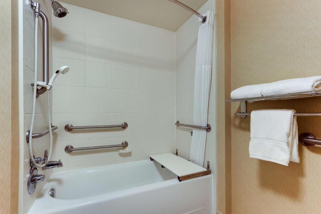 Baño | Amenidades de baño gratuitas, secadora de cabello, toallas, jabón 
