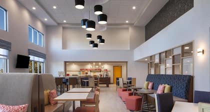 Hampton Inn & Suites Cleveland Mentor