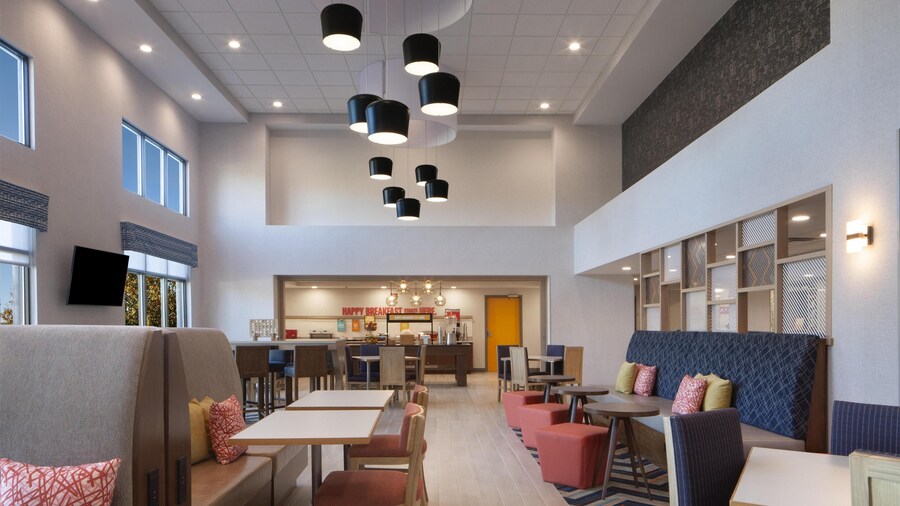 Hampton Inn & Suites Cleveland Mentor