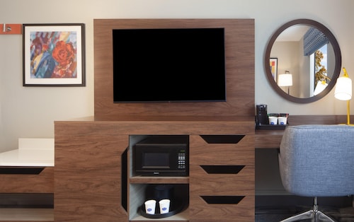 Hampton Inn & Suites Cleveland Mentor