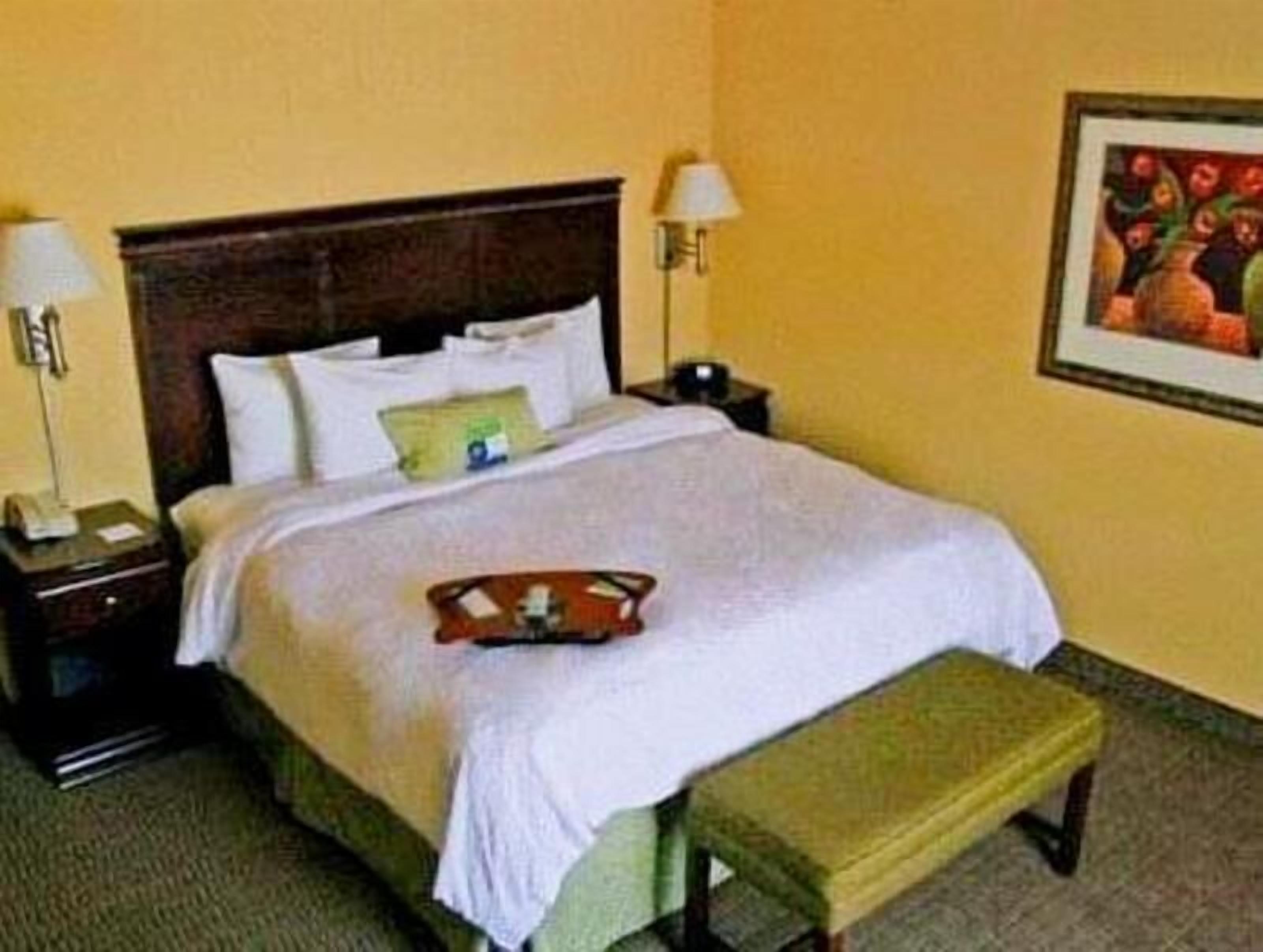 デスク、遮光カーテン、アイロン / アイロン台、WiFi (無料)