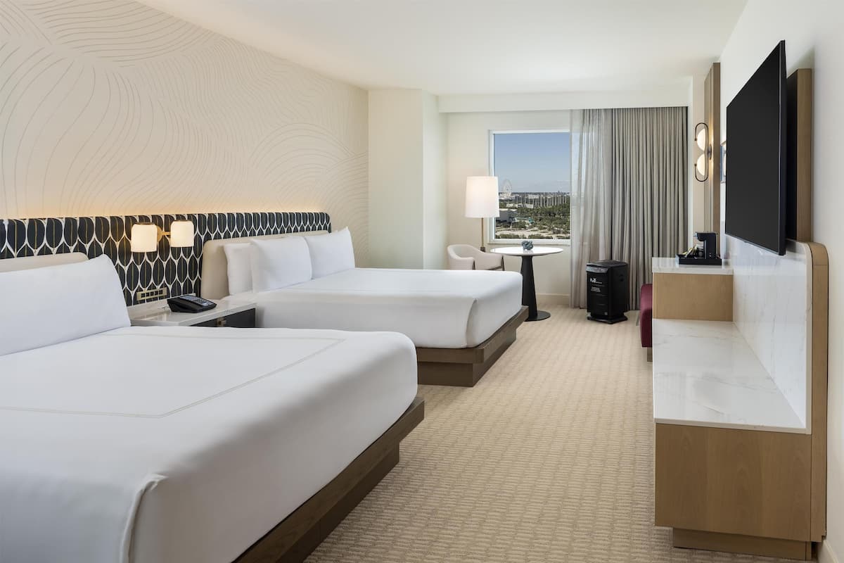 Rom, 2 queensize-senger (Pure Allergy Friendly) | Sengetøy av topp kvalitet, dundyner, safe på rommet og skrivebord