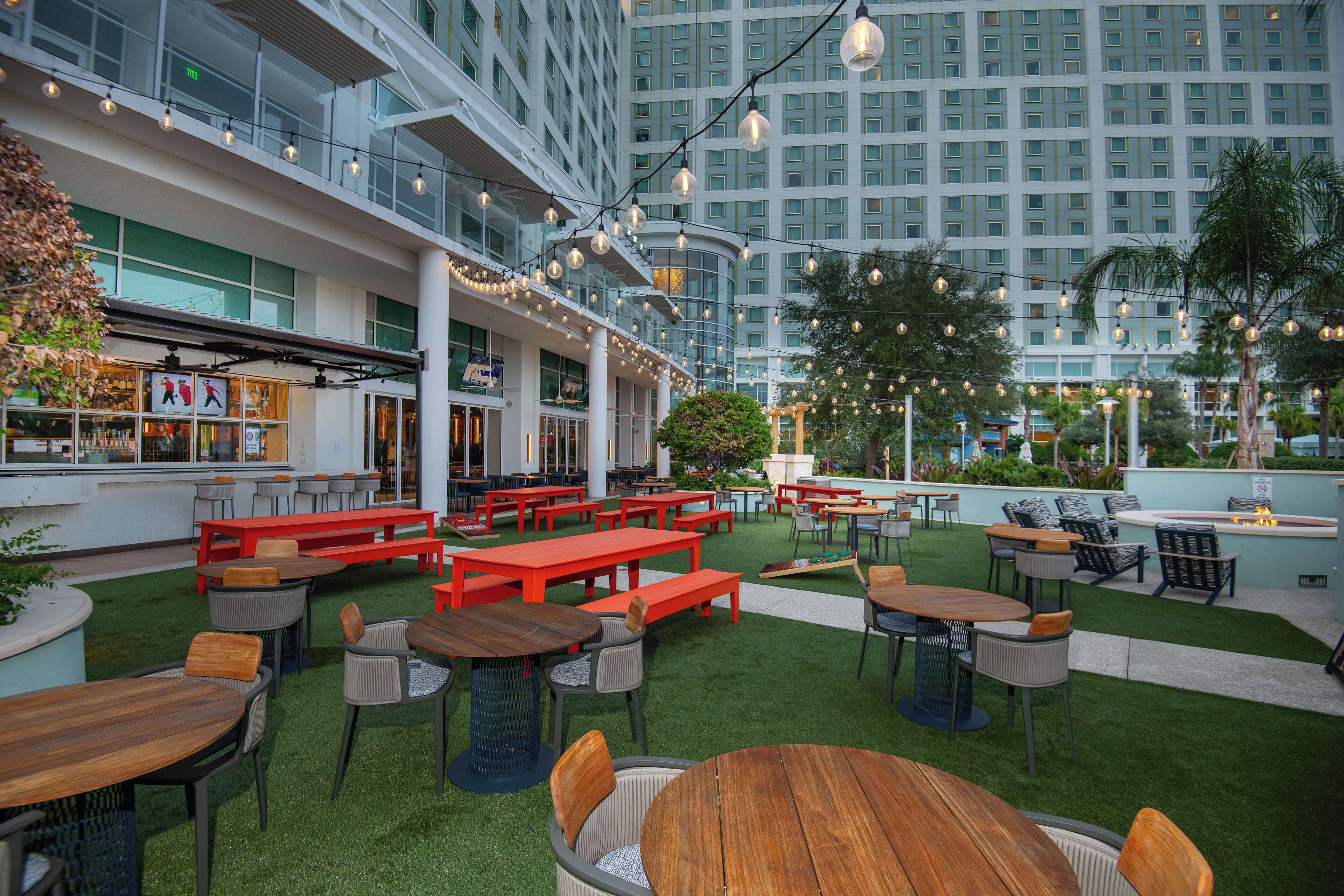 5 restaurants, breakfast, lunch, dinner served; Italian cuisine 