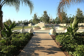 Outdoor wedding area - Hilton Orlando (Orlando)