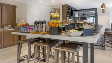 Café da manhã com buffet todos os dias (USD 33.00 por pessoa)