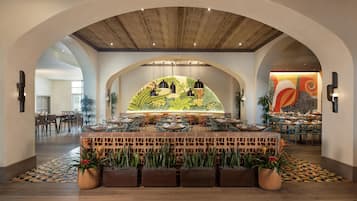 5 restaurants; breakfast, lunch and dinner served