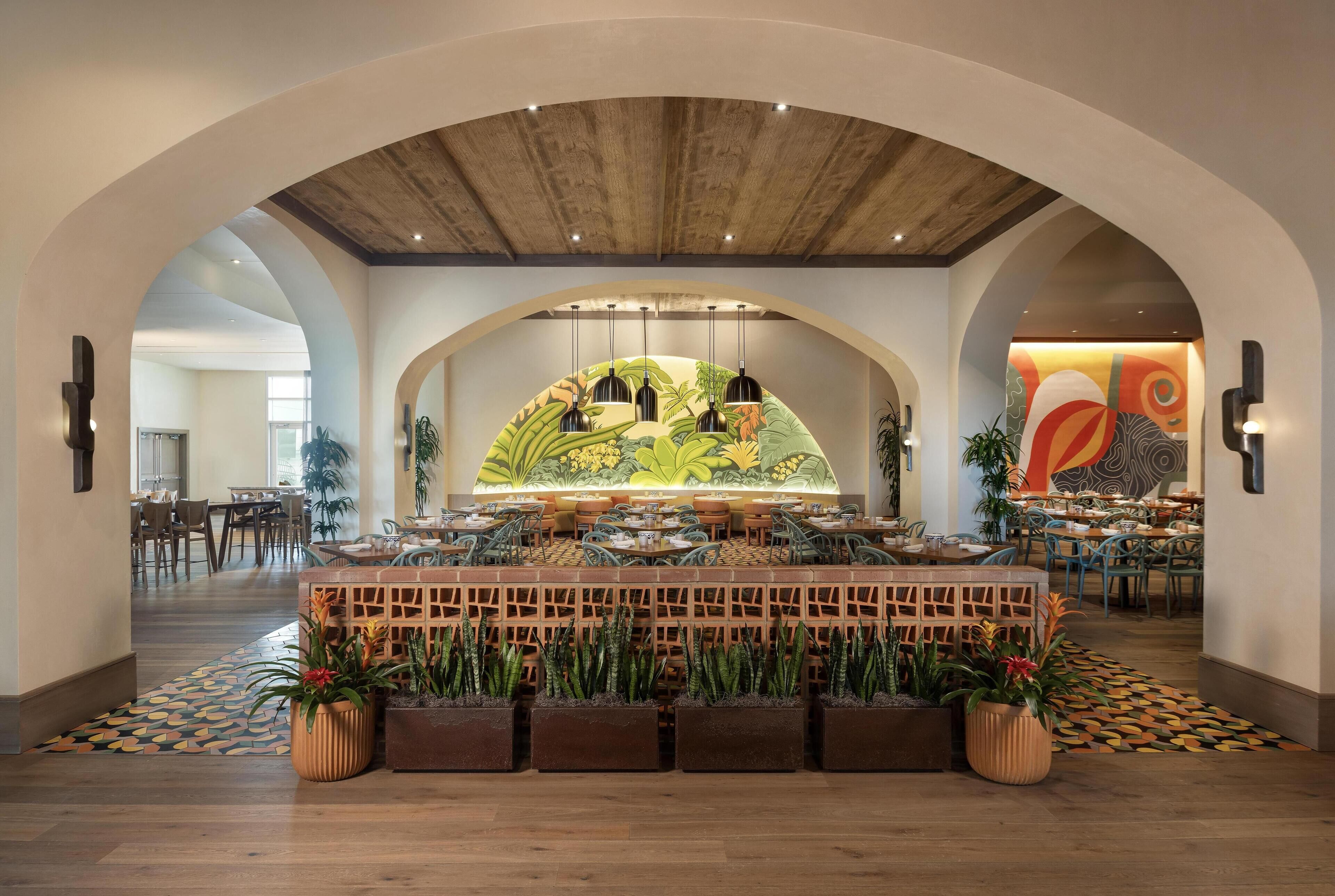 5 restaurants, breakfast, lunch, dinner served; Italian cuisine 