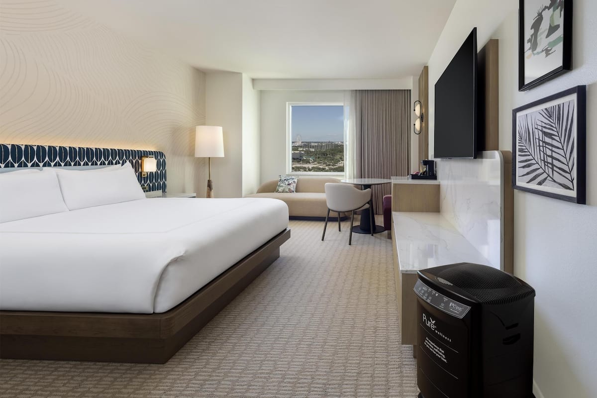 Room | Premium bedding, down duvets, in-room safe, desk