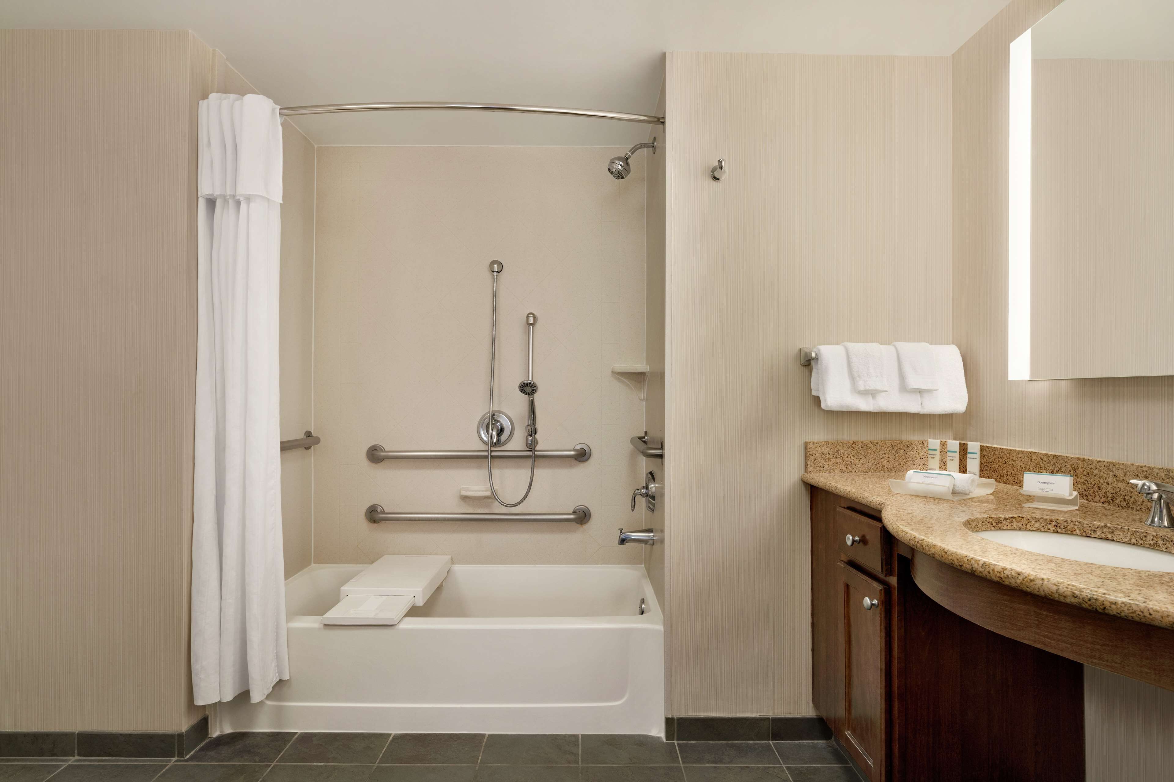 suite, 1 king bed, accessible, bathtub (mobility & hearing) | bathroom | free toiletries, hair dryer, towels