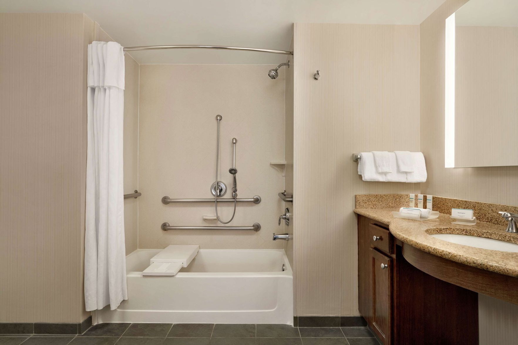 Baño | Amenidades de baño gratuitas, secadora de cabello, toallas 