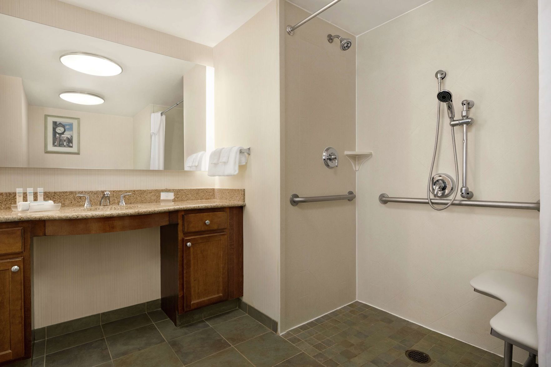 Baño | Amenidades de baño gratuitas, secadora de cabello, toallas 