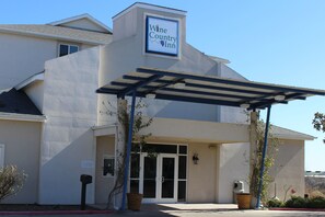 Vista frontal de la propiedad