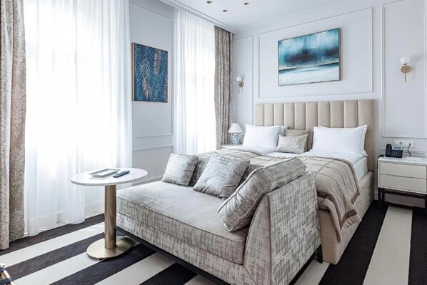 Minibar, in-room safe, desk, iron/ironing board - Balkan Orient Express (Belgrade)